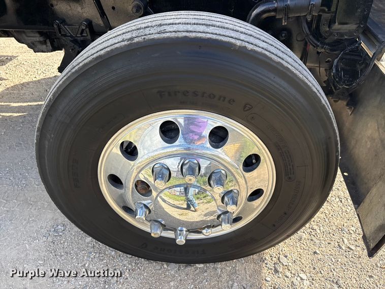 image for item EU5702 1998 Freightliner FLD semi truck