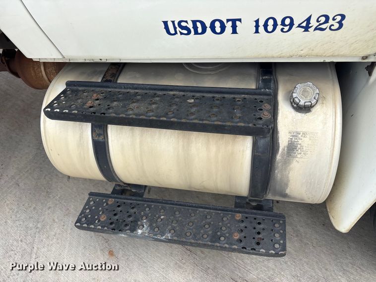 image for item EU5704 2013 International 4300 refrigerated truck