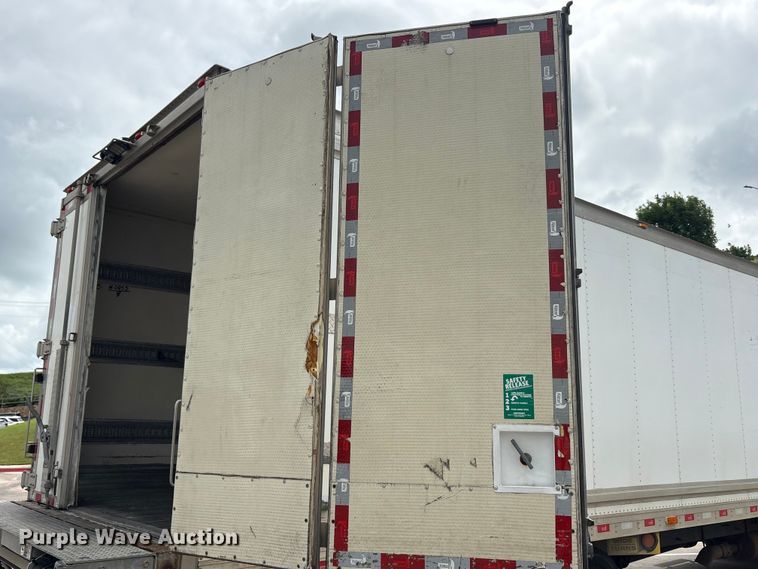 image for item EU5704 2013 International 4300 refrigerated truck