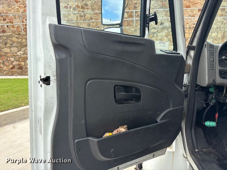 image for item EU5704 2013 International 4300 refrigerated truck