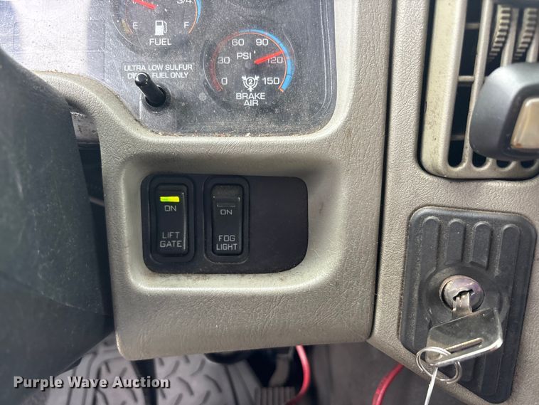 image for item EU5704 2013 International 4300 refrigerated truck