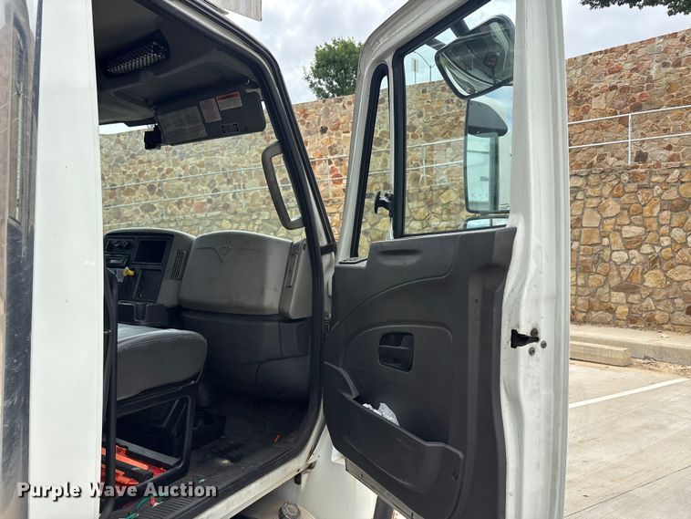 image for item EU5704 2013 International 4300 refrigerated truck