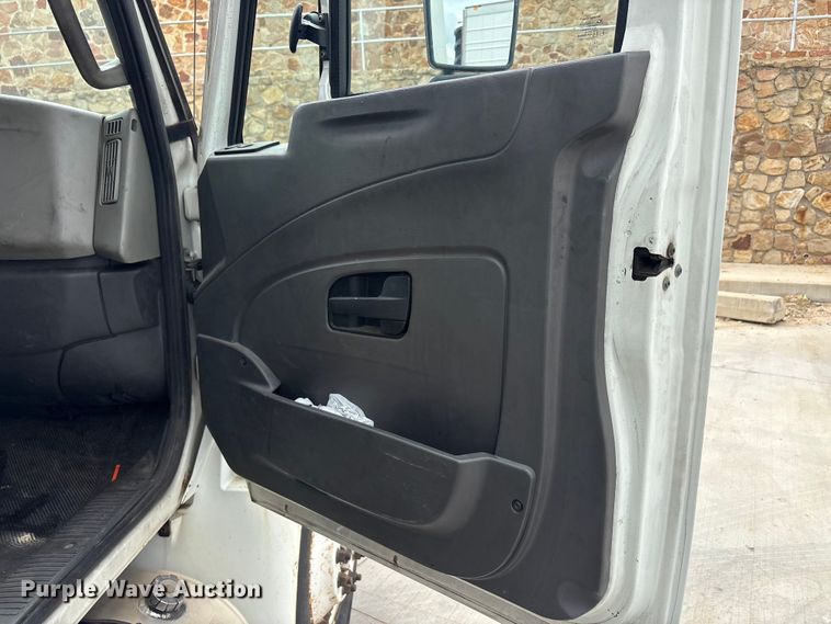 image for item EU5704 2013 International 4300 refrigerated truck
