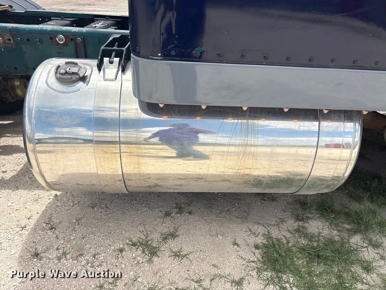 image for item EU5705 1985 Peterbilt 359 semi truck