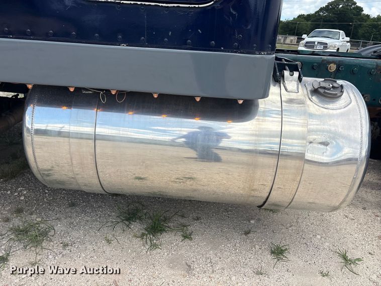image for item EU5705 1985 Peterbilt 359 semi truck