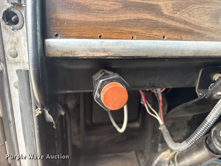 image for item EU5705 1985 Peterbilt 359 semi truck