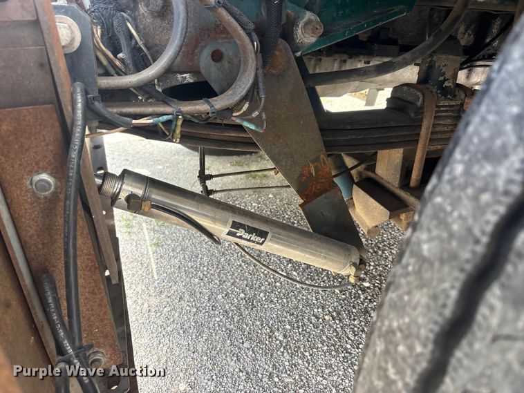 image for item EU5705 1985 Peterbilt 359 semi truck