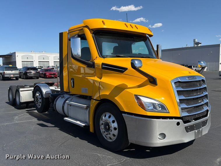 image for item EU8696 2021 Freightliner Cascadia semi truck