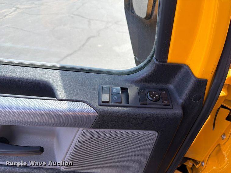 image for item EU8696 2021 Freightliner Cascadia semi truck