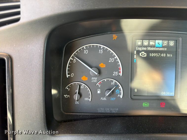 image for item EU8696 2021 Freightliner Cascadia semi truck