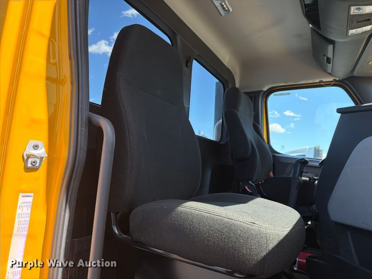 image for item EU8696 2021 Freightliner Cascadia semi truck