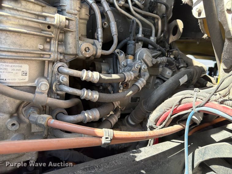 image for item EU8696 2021 Freightliner Cascadia semi truck