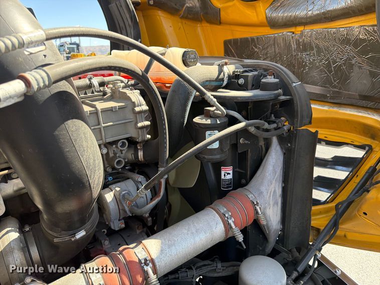 image for item EU8696 2021 Freightliner Cascadia semi truck