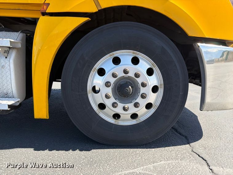 image for item EU8696 2021 Freightliner Cascadia semi truck