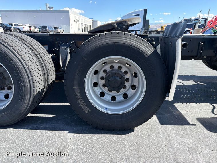 image for item EU8696 2021 Freightliner Cascadia semi truck
