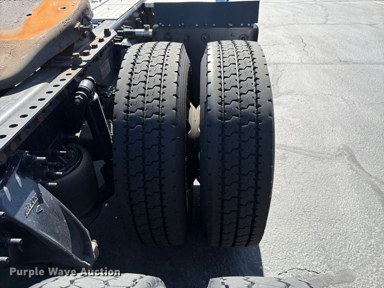 image for item EU8696 2021 Freightliner Cascadia semi truck