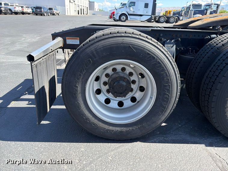 image for item EU8696 2021 Freightliner Cascadia semi truck