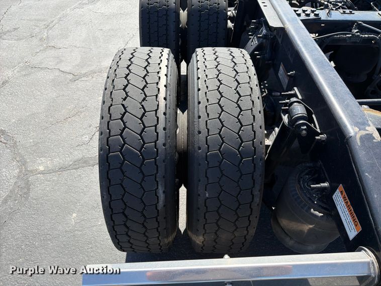image for item EU8696 2021 Freightliner Cascadia semi truck