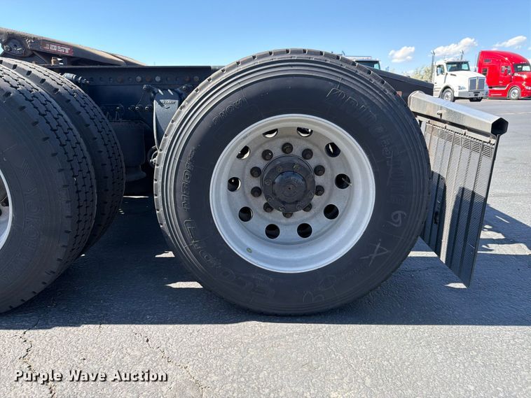 image for item EU8696 2021 Freightliner Cascadia semi truck