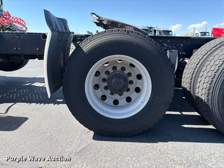 image for item EU8696 2021 Freightliner Cascadia semi truck