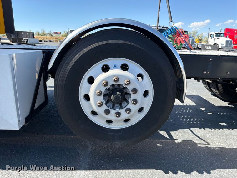 image for item EU8696 2021 Freightliner Cascadia semi truck