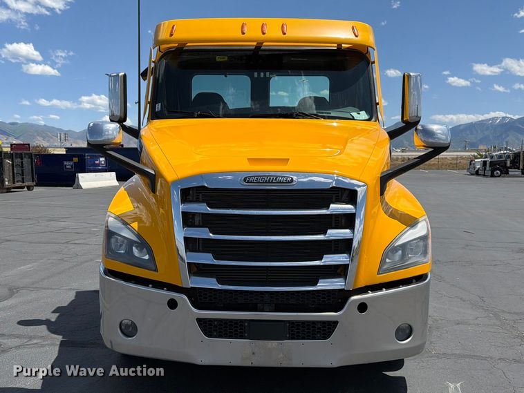 image for item EU8697 2021 Freightliner Cascadia 126 semi truck