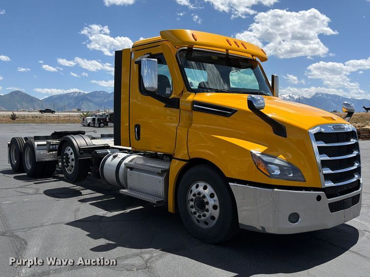 image for item EU8697 2021 Freightliner Cascadia 126 semi truck