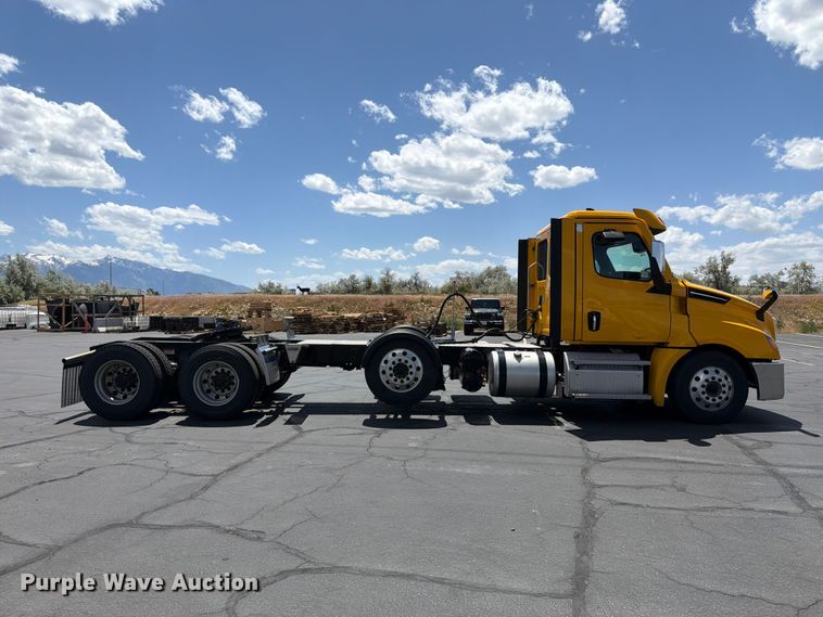 image for item EU8697 2021 Freightliner Cascadia 126 semi truck