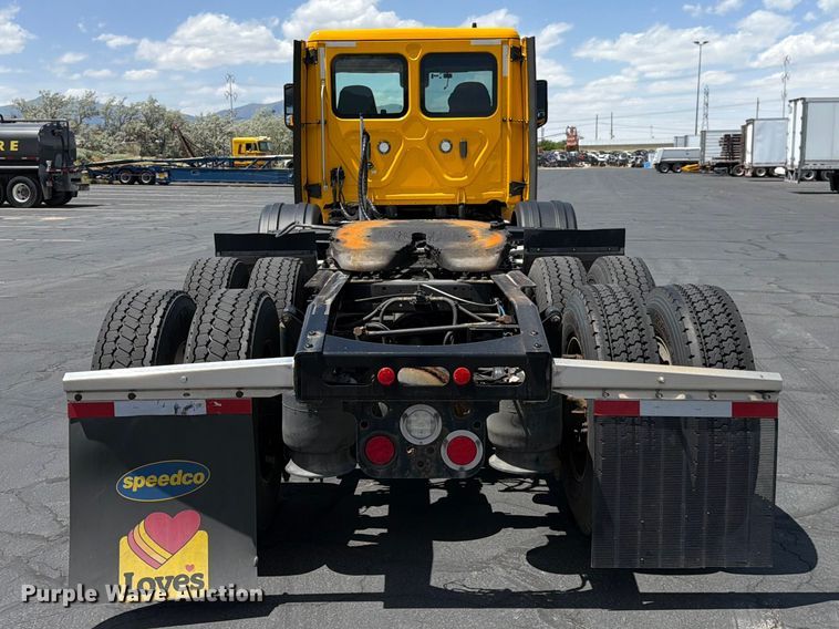 image for item EU8697 2021 Freightliner Cascadia 126 semi truck