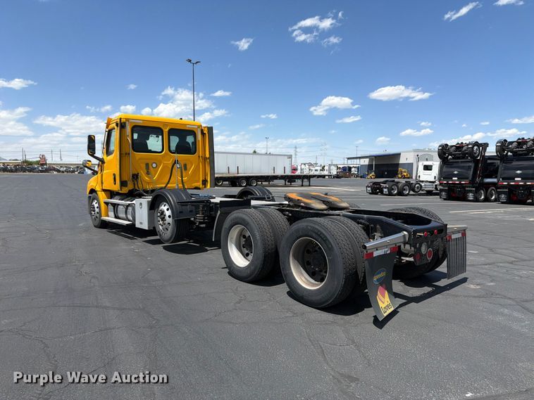image for item EU8697 2021 Freightliner Cascadia 126 semi truck