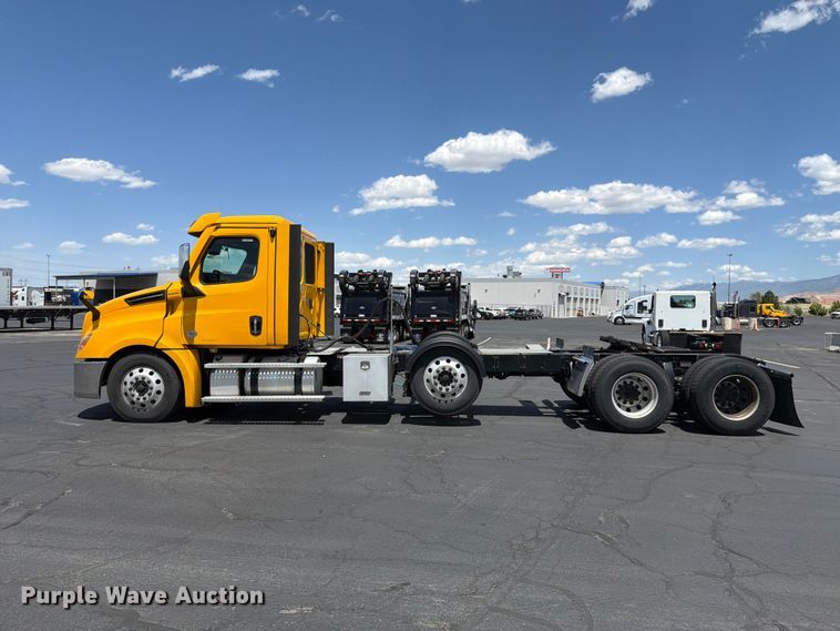 image for item EU8697 2021 Freightliner Cascadia 126 semi truck