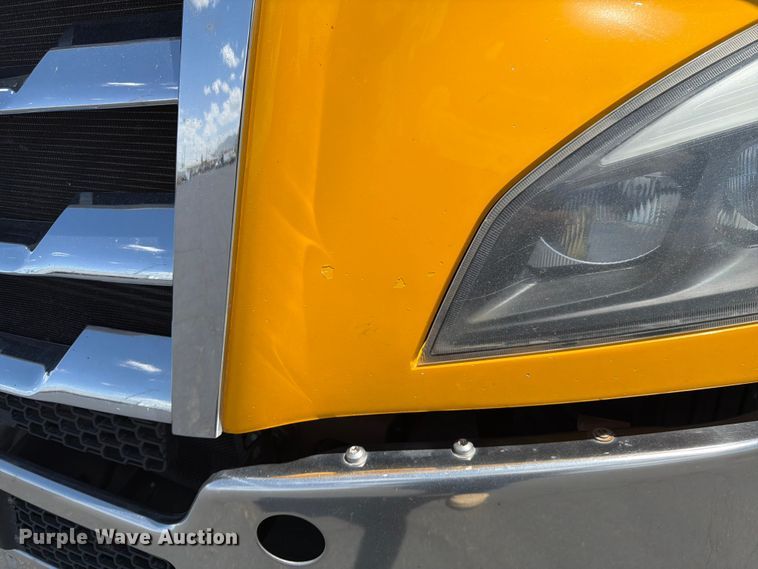image for item EU8697 2021 Freightliner Cascadia 126 semi truck