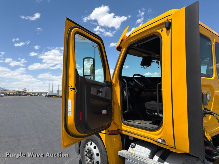 image for item EU8697 2021 Freightliner Cascadia 126 semi truck