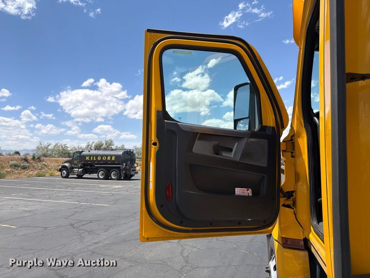 image for item EU8697 2021 Freightliner Cascadia 126 semi truck