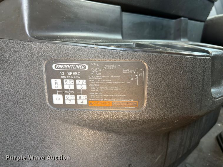 image for item EU8697 2021 Freightliner Cascadia 126 semi truck