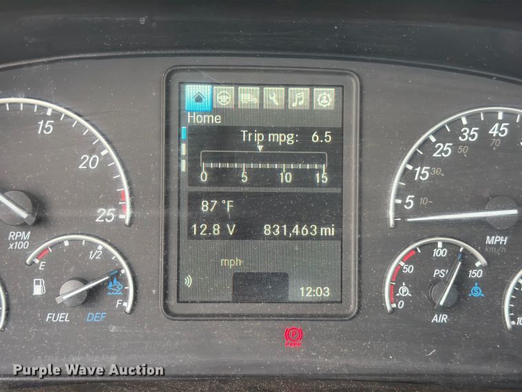 image for item EU8697 2021 Freightliner Cascadia 126 semi truck
