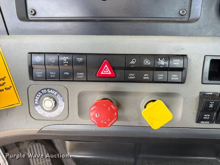 image for item EU8697 2021 Freightliner Cascadia 126 semi truck