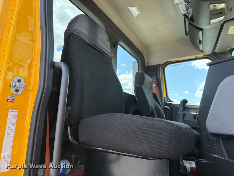 image for item EU8697 2021 Freightliner Cascadia 126 semi truck