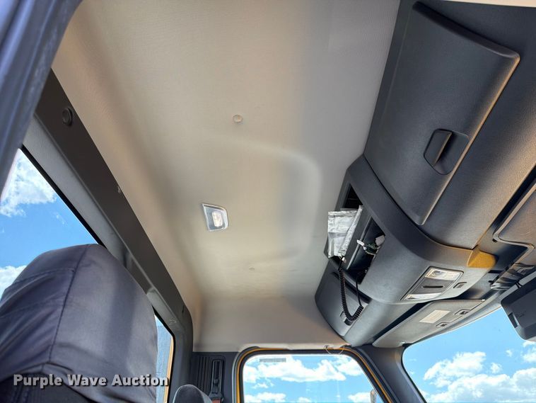 image for item EU8697 2021 Freightliner Cascadia 126 semi truck