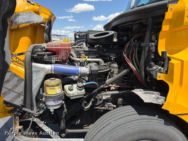 image for item EU8697 2021 Freightliner Cascadia 126 semi truck