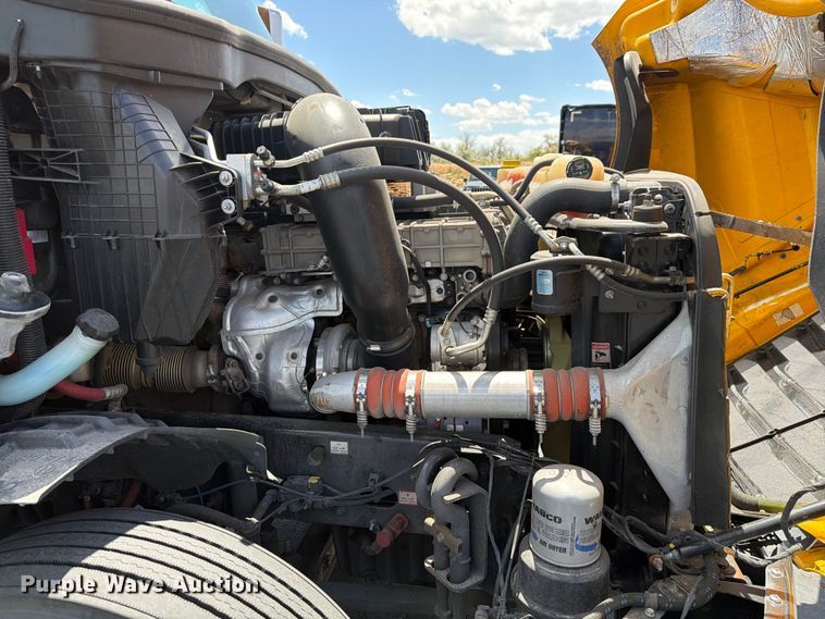 image for item EU8697 2021 Freightliner Cascadia 126 semi truck
