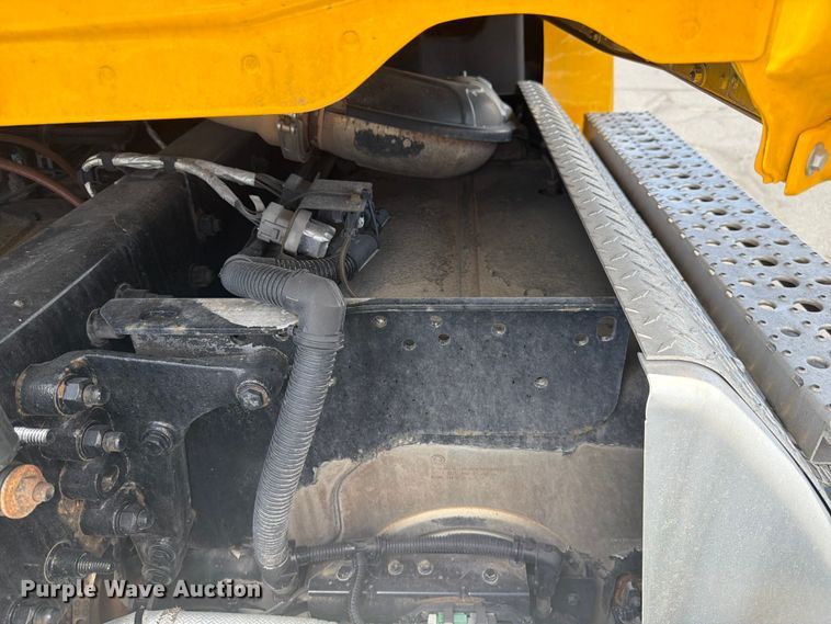 image for item EU8697 2021 Freightliner Cascadia 126 semi truck