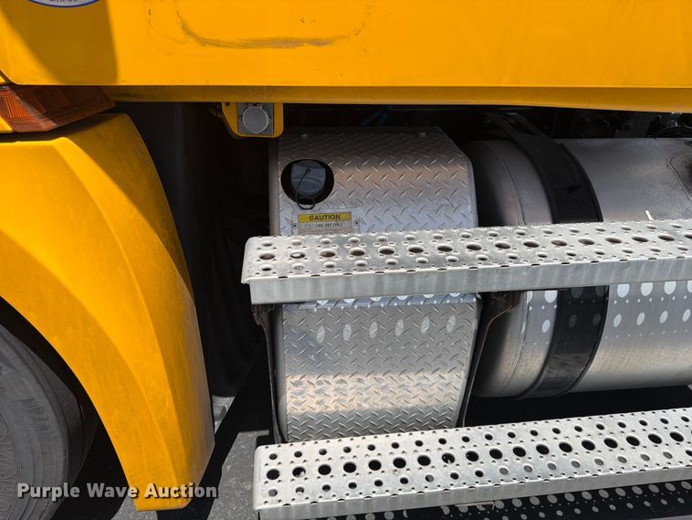 image for item EU8697 2021 Freightliner Cascadia 126 semi truck