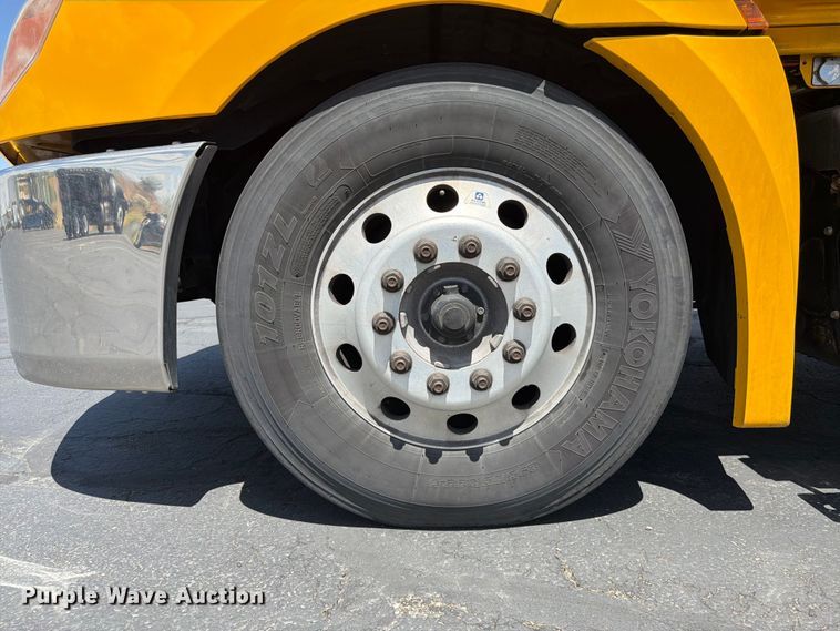 image for item EU8697 2021 Freightliner Cascadia 126 semi truck