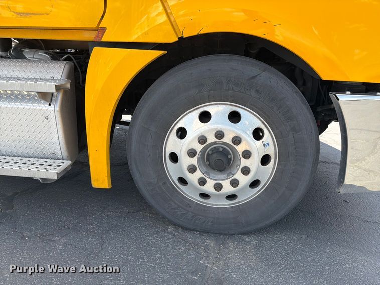 image for item EU8697 2021 Freightliner Cascadia 126 semi truck
