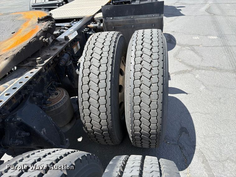 image for item EU8697 2021 Freightliner Cascadia 126 semi truck