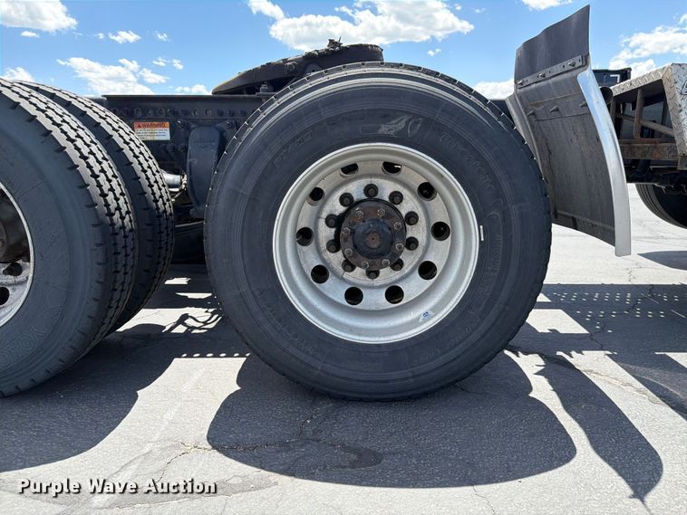 image for item EU8697 2021 Freightliner Cascadia 126 semi truck