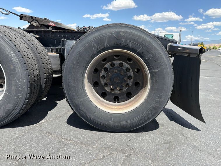 image for item EU8697 2021 Freightliner Cascadia 126 semi truck