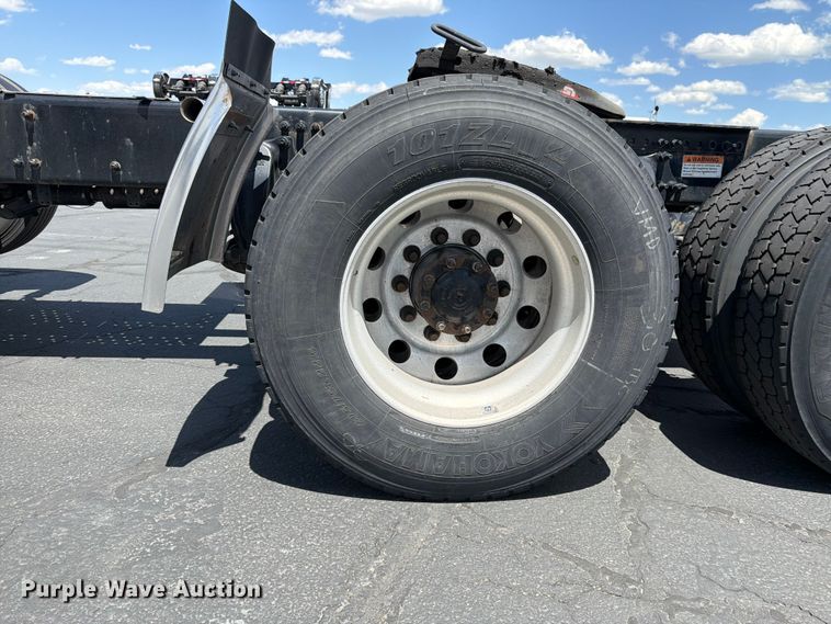 image for item EU8697 2021 Freightliner Cascadia 126 semi truck