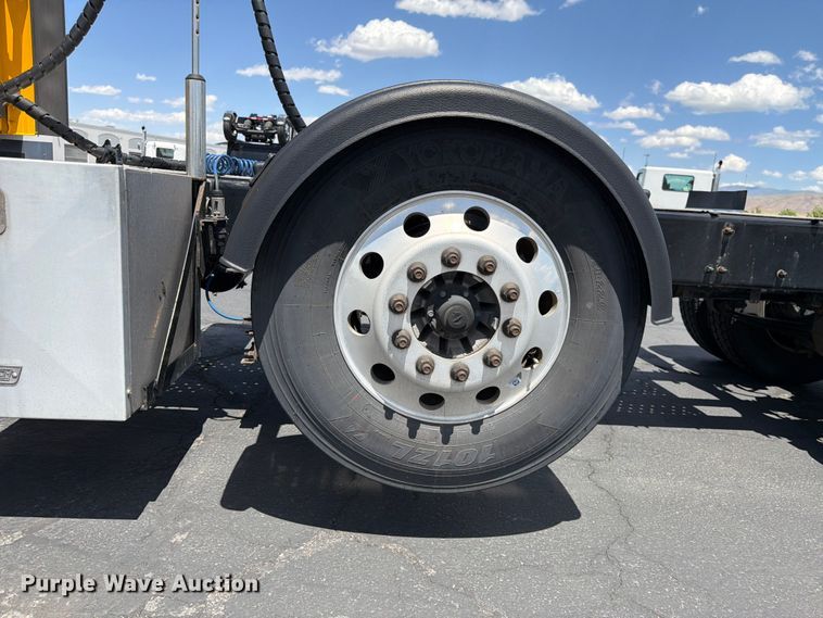 image for item EU8697 2021 Freightliner Cascadia 126 semi truck